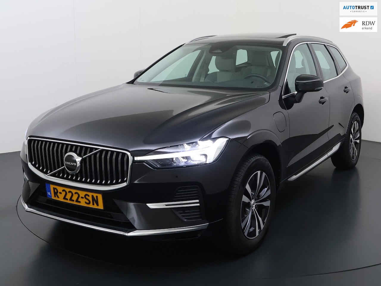 Volvo XC60 - 2.0 T6 Plug-in hybrid AWD Essential Bright - AutoWereld.nl