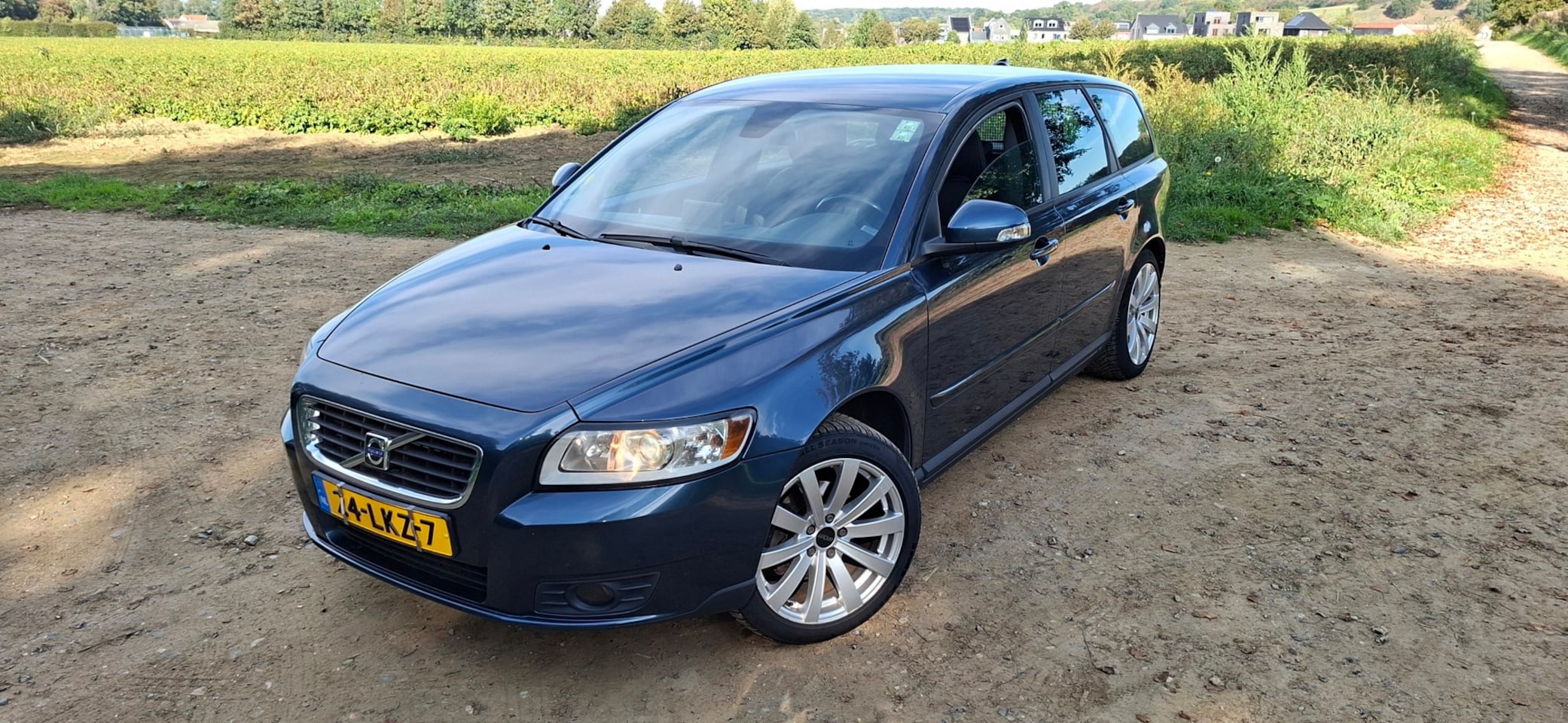 Volvo V50 - 2.0 Sport 2.0 Sport, navigatie - automatische airco - bluetooth - trekhaak - AutoWereld.nl