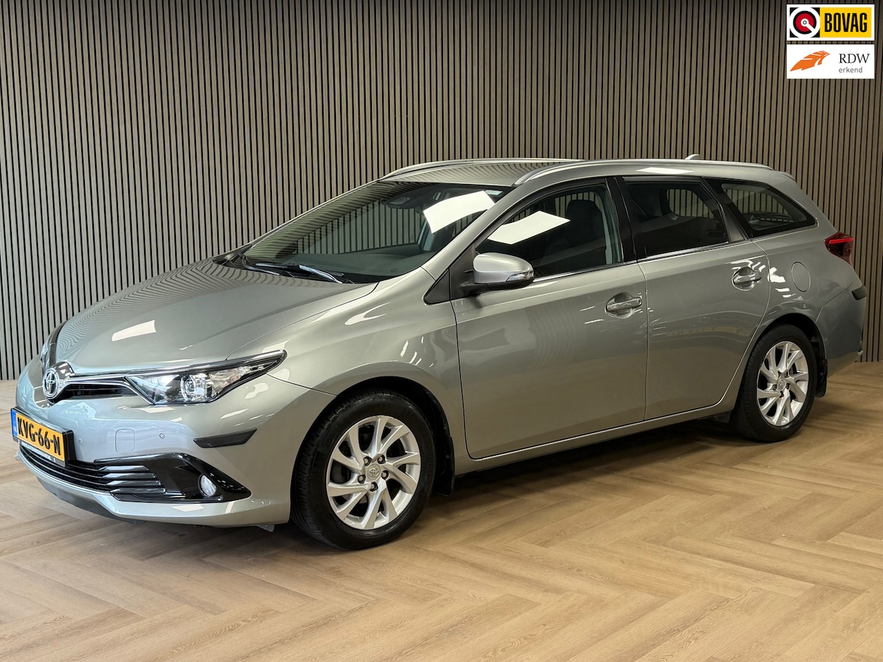Toyota Auris Touring Sports - 1.2T Aspiration TREKHAAK CAMERA KEYLESS-GO AIRCO NAVIGATIE BLUETOOTH START/STOP PDC CRUISE - AutoWereld.nl