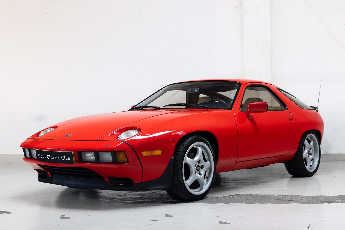 Porsche 928 - 4.5 Coupé - Sunroof - Classic Colour Combo - Folger Rims - - AutoWereld.nl