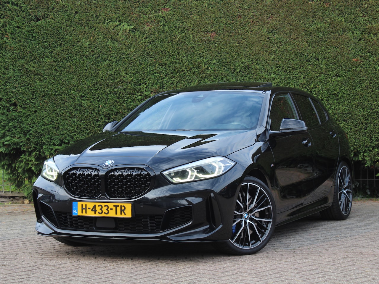 BMW 1-serie - M135i xDrive High Executive | Full options! - AutoWereld.nl