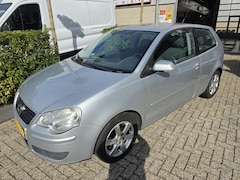 Volkswagen Polo - 1.4-16V Trendline AUTOMAAT, AIRCO, APK TOT 10-2027