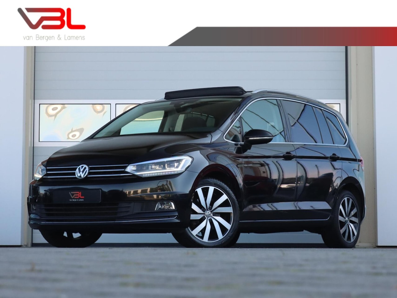 Volkswagen Touran - 1.5 TSI 150PK Highline 7persoons | Panoramadak - AutoWereld.nl