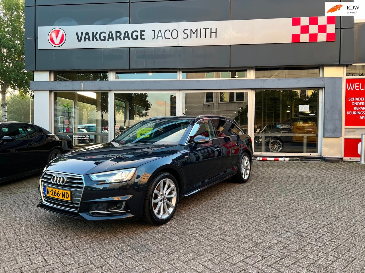 Audi A4 Avant - 1.4 TFSI Sport S line black edition 1.4 TFSI Sport S line black edition - AutoWereld.nl