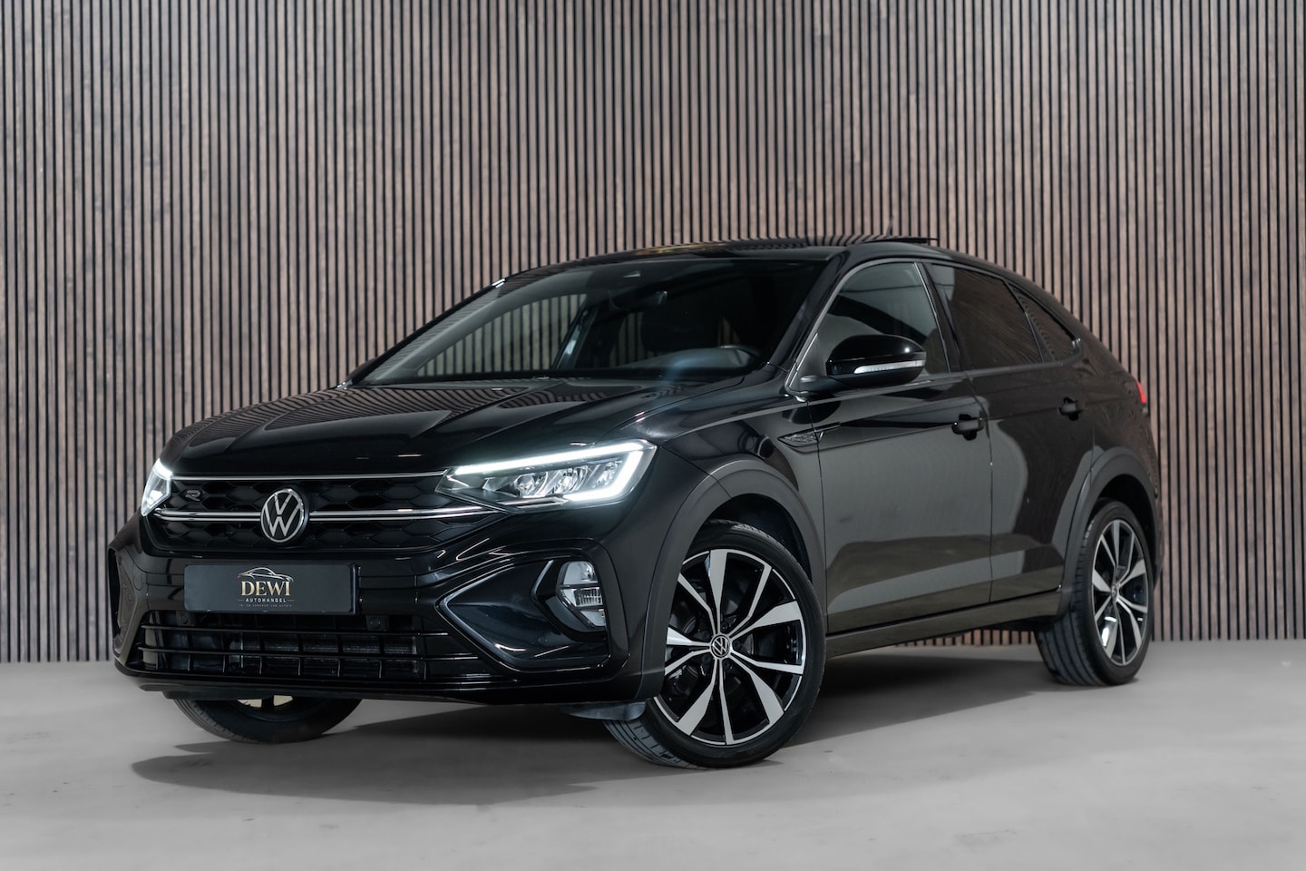 Volkswagen Taigo - 1.5 TSI R-Line DSG PANO LED Keyless - AutoWereld.nl