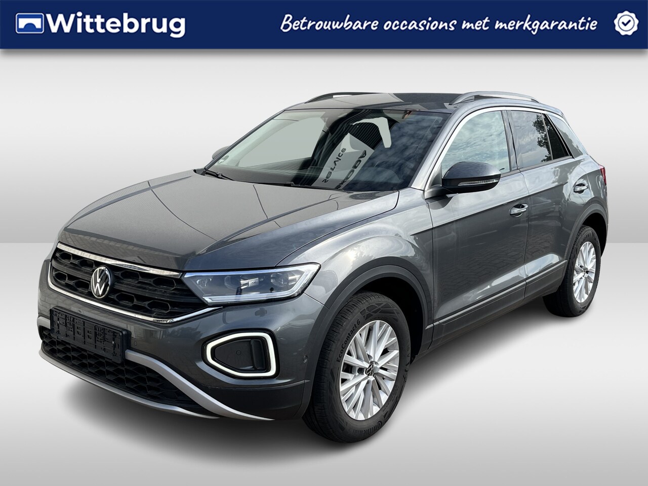 Volkswagen T-Roc - 1.5 TSI Life / AUTOMAAT/ PARK. SENSOREN/ DODE HOEK/ IQ. LIGHT/ STOELVERWARM./ DIGITAL DASH - AutoWereld.nl