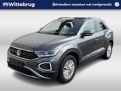 Volkswagen T-Roc - 1.5 TSI Life / AUTOMAAT/ PARK. SENSOREN/ DODE HOEK/ IQ. LIGHT/ STOELVERWARM./ DIGITAL DASH