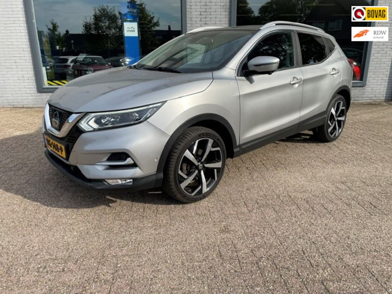 Nissan Qashqai - 1.2 Tekna + | Pano dak | Half leer | 360 Camera - AutoWereld.nl