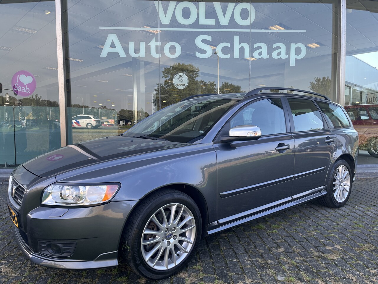 Volvo V50 - 2.5 T5 R-Design Automaat | Rijklaar incl garantie | Xenon Carbon Achterspoiler Stoelverwar - AutoWereld.nl