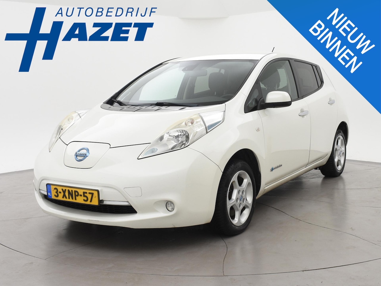 Nissan LEAF - ACENTA 24 KWH INCL. ACCU + STANDKACHEL | STOEL/STUURWIELVERW. | CAMERA | NAVIGATIE - AutoWereld.nl