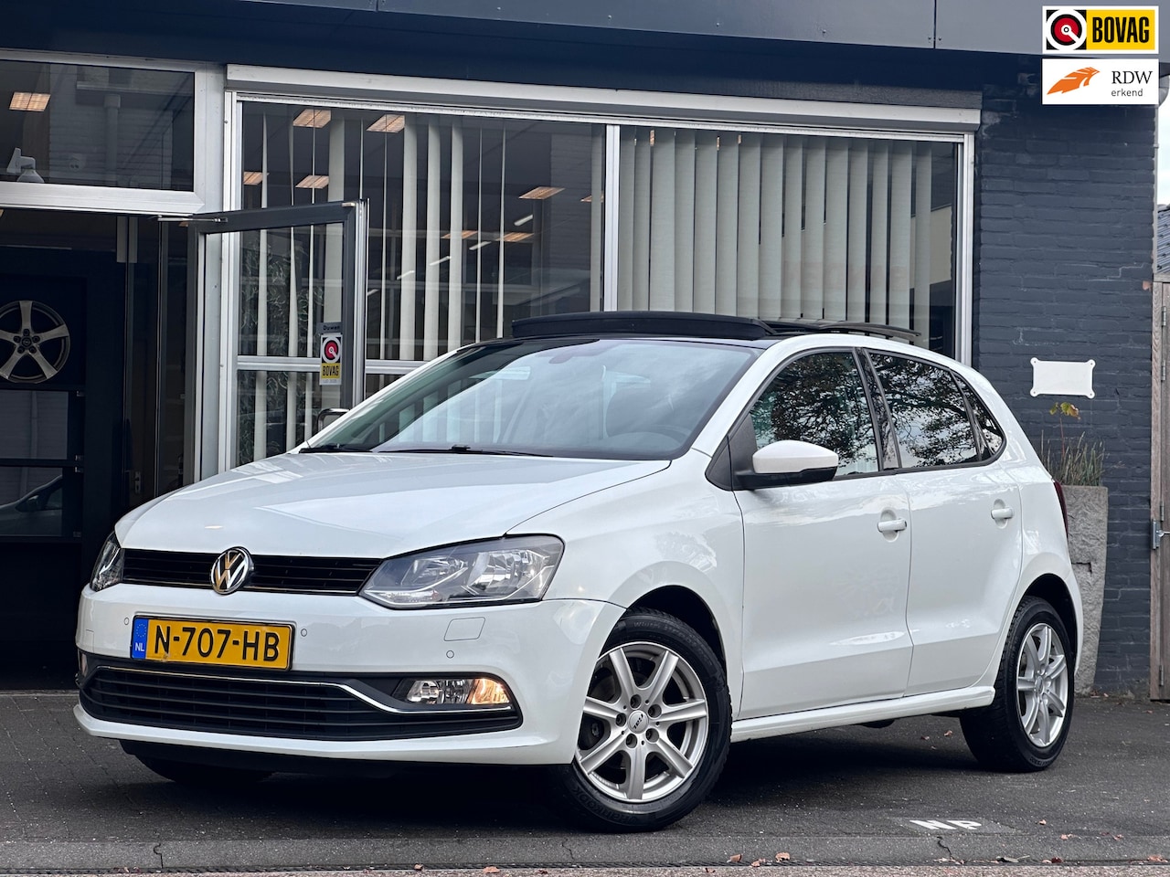 Volkswagen Polo - 1.0 Comfortline PANO / CRUISE / CLIMA / STOELVERWARMING - AutoWereld.nl
