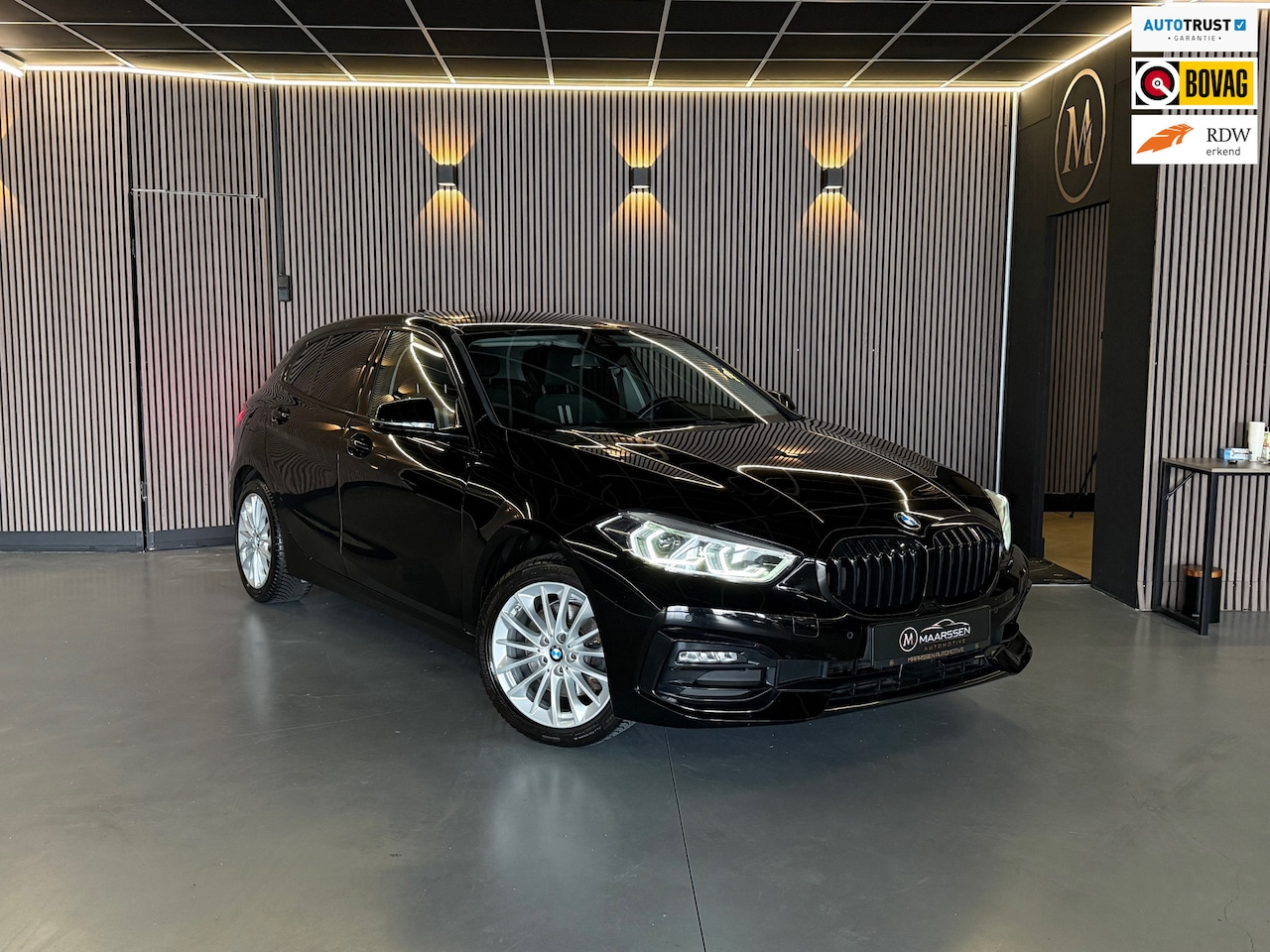BMW 1-serie - 118i Executive Edition |Digtale Dash|Automaat|Apple Carplay|Keyless|Camera - AutoWereld.nl