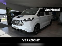 Ford Transit Custom - E-Transit 320 L2H1 Trend 65 kWh Dubbel Cabine | Trekhaak | 6 Zitplaatsen | Betonplex Laadv