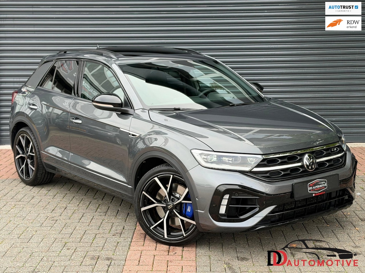 Volkswagen T-Roc - Volkswagen T-ROC R 2.0 TSI 4M Pano | Akra | Memory | Keyless | IQ | Camera - AutoWereld.nl