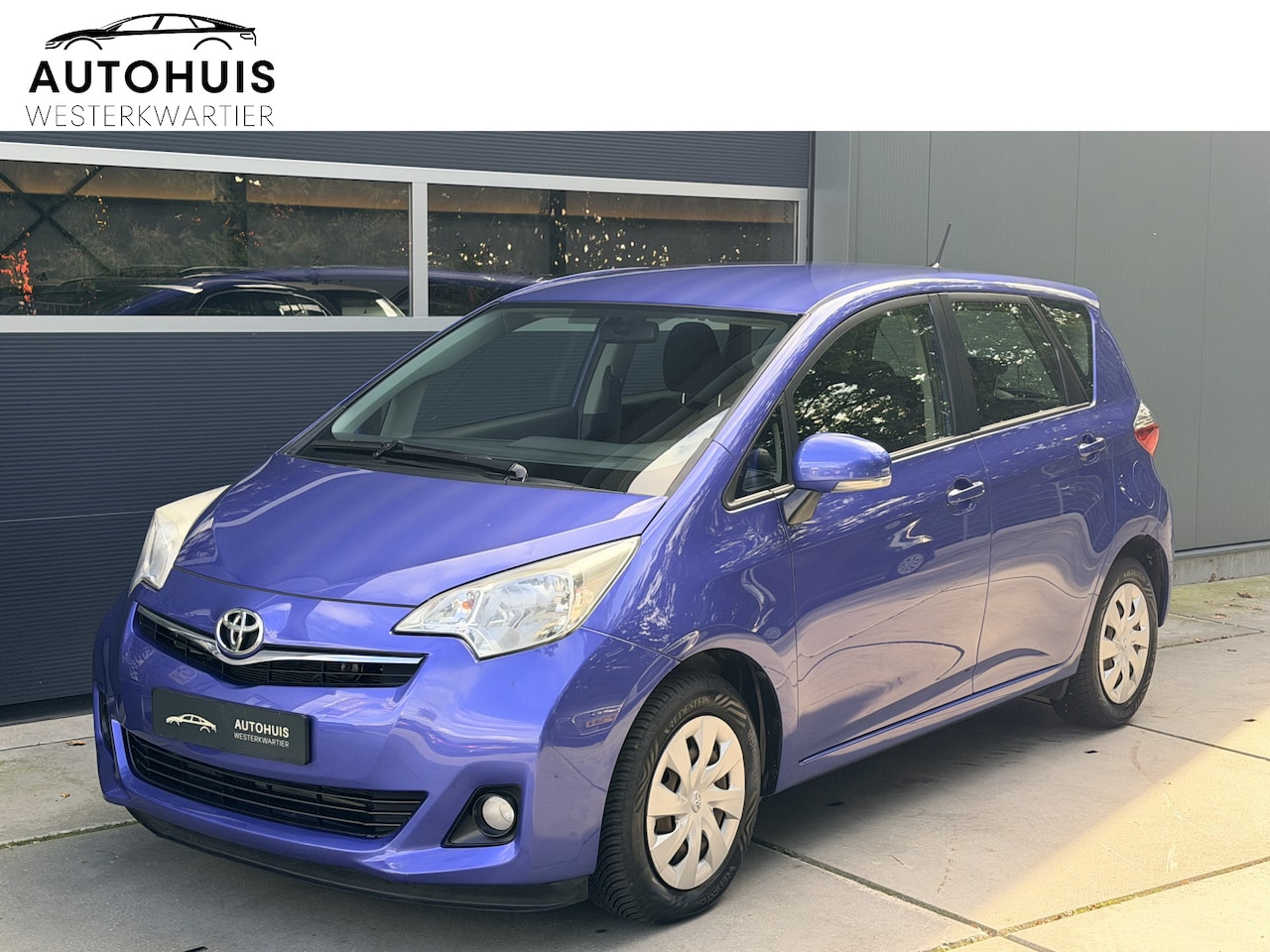 Toyota Verso S - 1.3 VVT-i 100pk H6 Comfort Plus Camera Trekhaak Airco All-Season banden - AutoWereld.nl