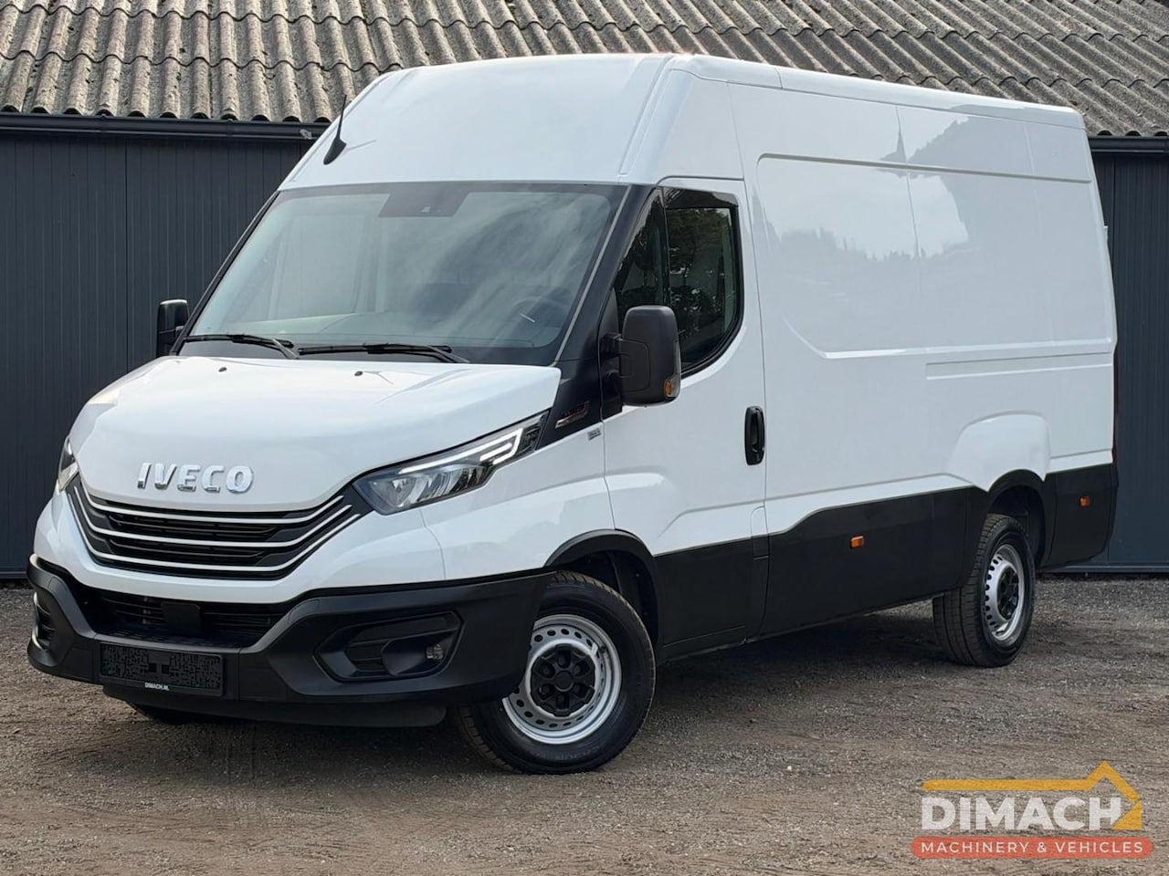 Iveco Daily - 35S18 3.0 180pk - L2H2 - Automaat - Trekhaak - Camera - ACC - LED - AutoWereld.nl