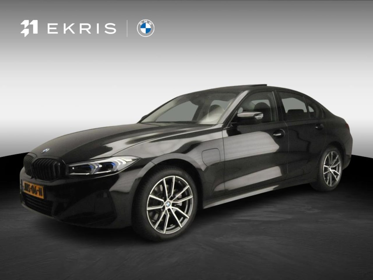 BMW 3-serie - Sedan 330e | LED | Leder | Navigatie | Schuifdak | Sportstoelen | Stoelverwarming | DAB | - AutoWereld.nl