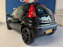 Peugeot 107 - 1.0-12V Millesim 200 automaat / bj.2011 / kleur: zwart/ 5 deurs / airco / sportvelgen / AP