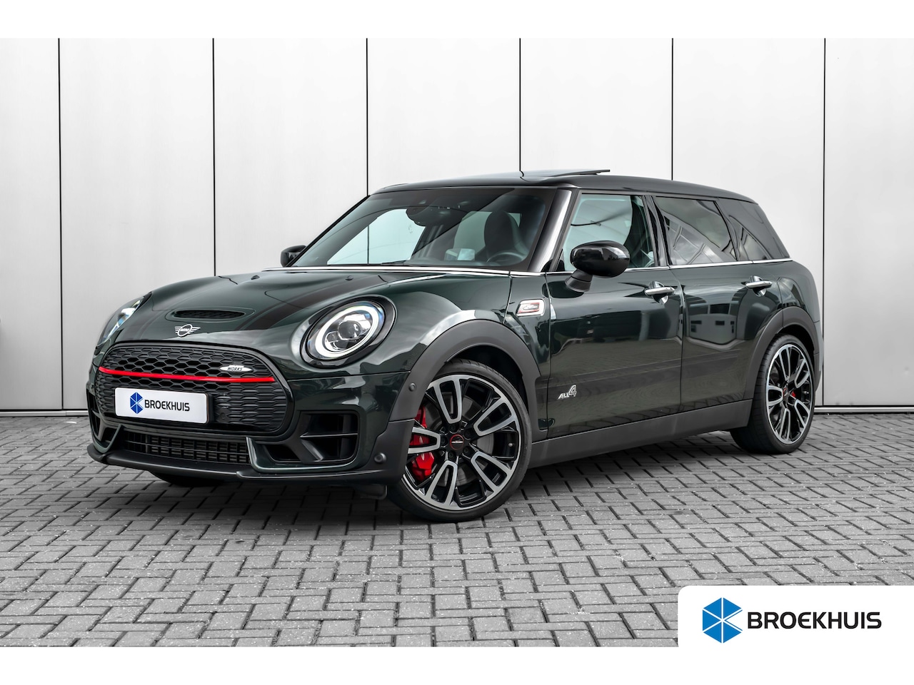 MINI Clubman - 2.0 JCW ALL4 l Harman/Kardon Sound l Leder/Alcantara l Head up Display l Panoramadak l Cam - AutoWereld.nl