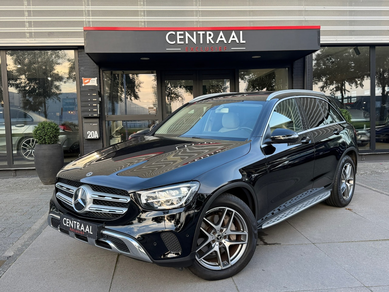 Mercedes-Benz GLC-klasse - 200 Premium Plus Leder|Keyless|Led|Carplay - AutoWereld.nl