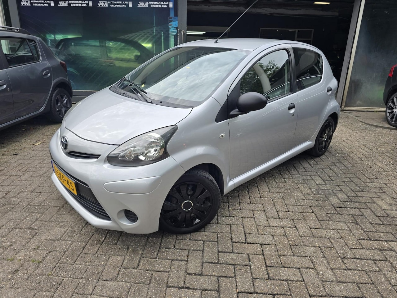 Toyota Aygo - 1.0 VVT-i Now |3/6 OF 12MND GARANTIE | AIRCO | ELEC PAKKET | NIEUWE APK | - AutoWereld.nl