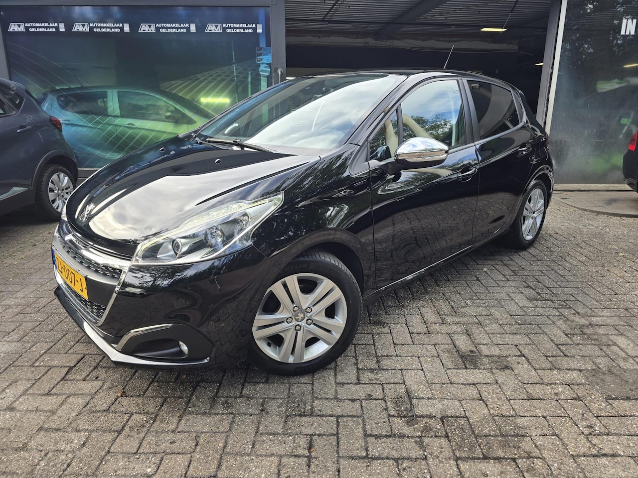 Peugeot 208 - 1.2 PureTech Signature | 1E EIGENAAR | 3/6 OF 12MND GARANTIE | CRUISE | NAVI | - AutoWereld.nl