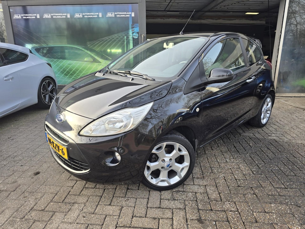 Ford Ka - 1.2 Titanium X | 12MND GARANTIE | AIRCO | CRUISE | LMV | PDC | NW APK | - AutoWereld.nl