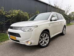Mitsubishi Outlander - 2.0 PHEV instyle / AUTOMAAT / LEER / NAVI / SCHUIFDAK