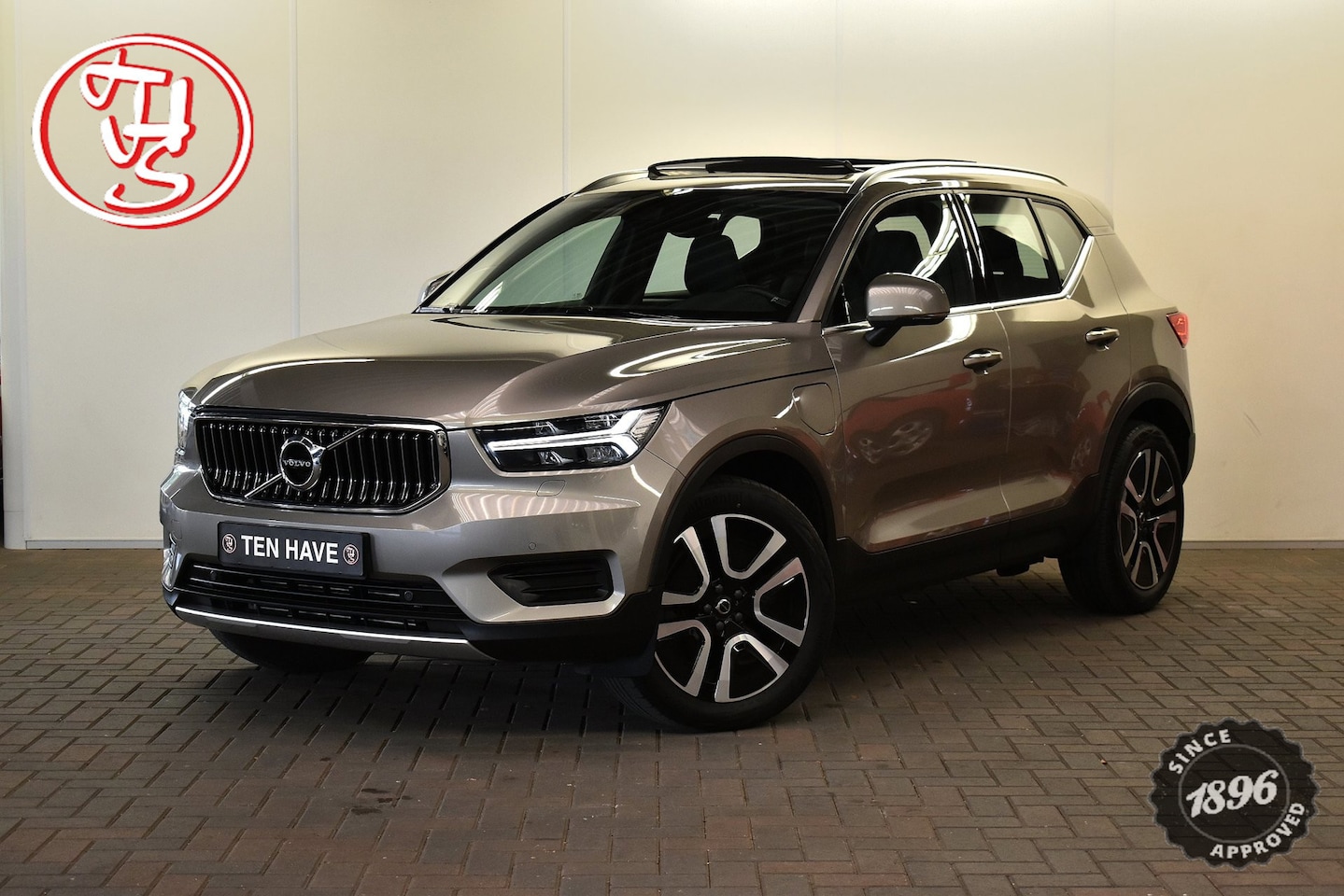 Volvo XC40 - 1.5 T4 Recharge Inscription PANO|CLIMATE CONTROL|STOELVERWARMING|CAMERA|CARPLAY|LEER - AutoWereld.nl