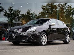 Alfa Romeo Giulietta - 1.4 T Distinctive / NL - AUTO / DEALER ONDERHOUDEN / SPORTLEDER