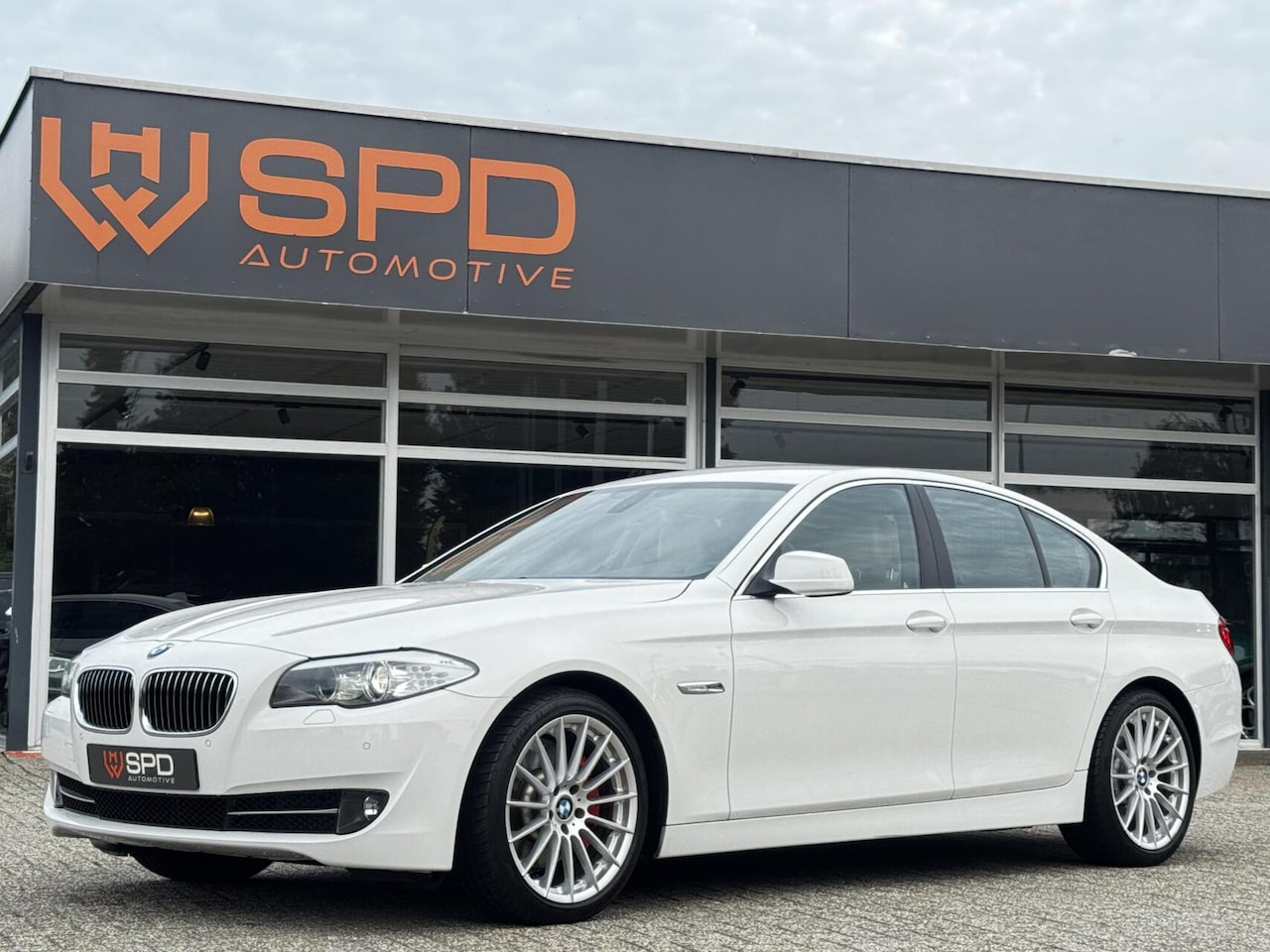 BMW 5-serie - 525d High Executive|El.Trekhaa|Leder|Xenon|204Pk - AutoWereld.nl