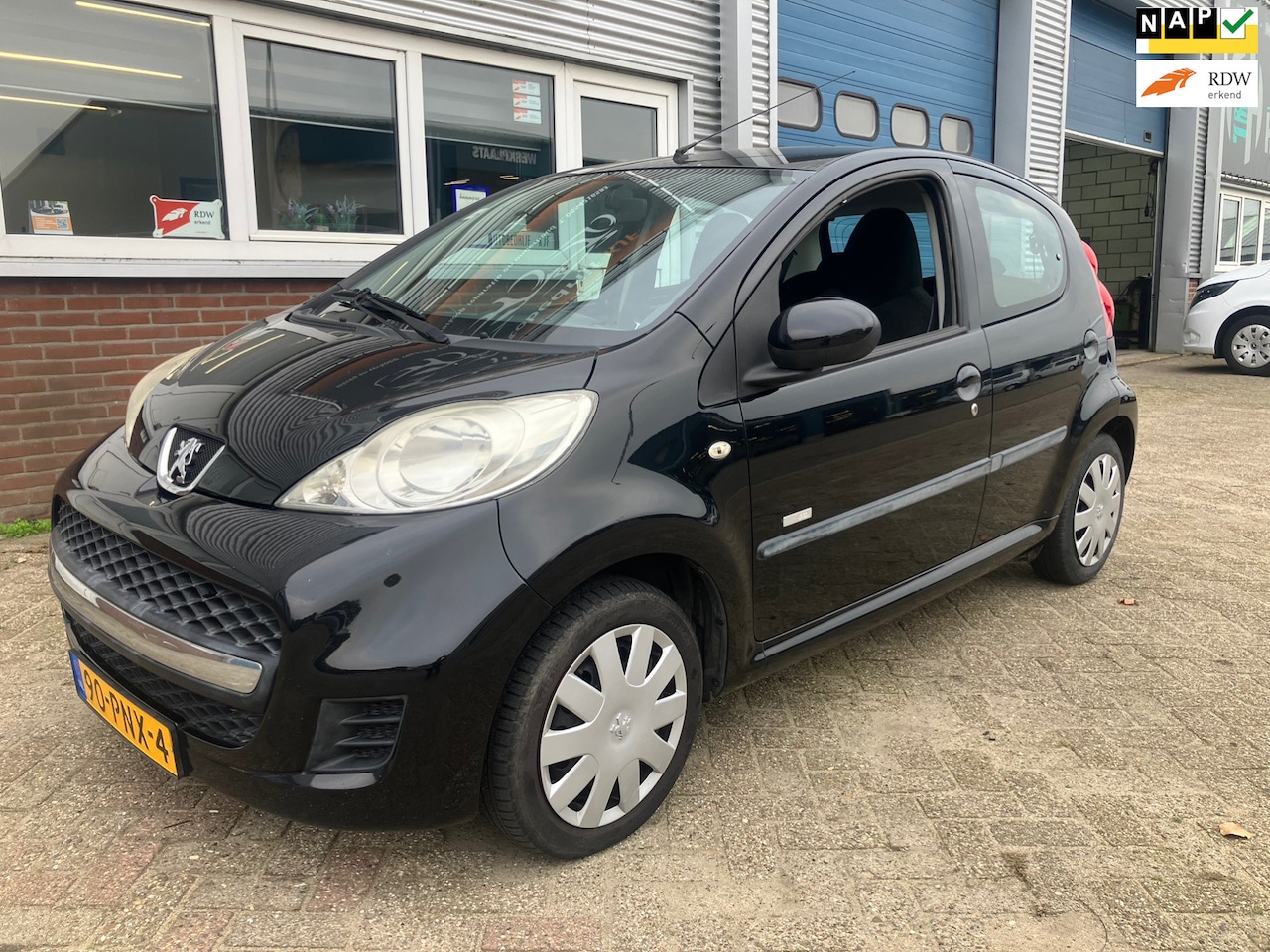 Peugeot 107 - 1.0-12V Millesim 200 Airco - AutoWereld.nl