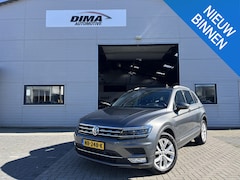 Volkswagen Tiguan - 1.4 TSI ACT Highline Trekhaak / HUD / Panodak