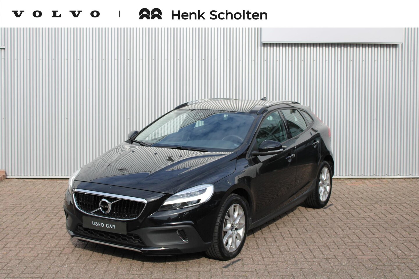 Volvo V40 Cross Country - D3 Automaat Nordic+ |Verwarmbare stoelen voor & achter | 17” Lichtmetalen velgen | Park As - AutoWereld.nl
