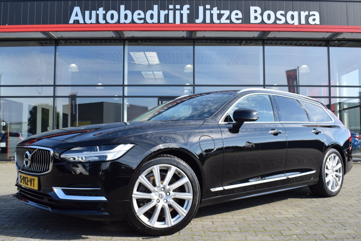 Volvo V90 - 2.0 T8 392pk AWD Inscription LED | Zwart Leder | Carplay | Elek. Stoelen | Camera | Trekha - AutoWereld.nl