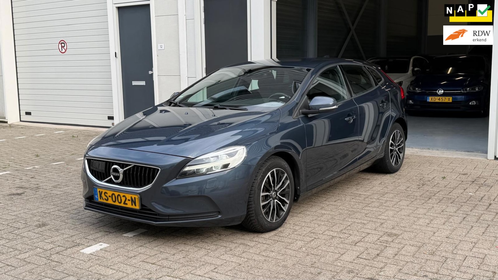 Volvo V40 - 2.0 D3 R-Design Automaat - Led - Acc - Facelift - AutoWereld.nl