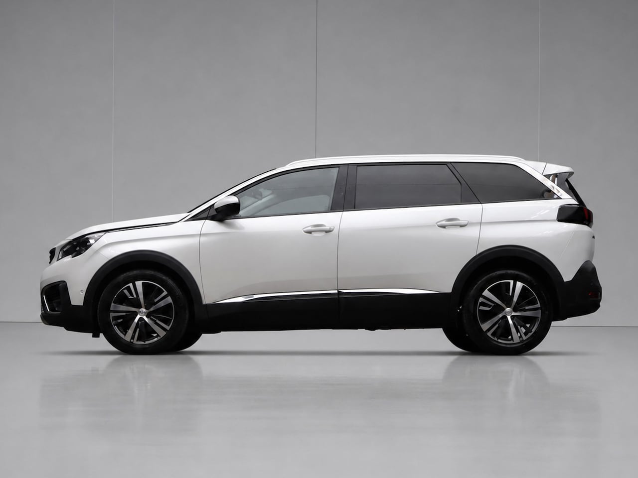Peugeot 5008 - 1.2 PureTech Allure Sport (APPLE CARPLAY,NAVI,CAMERA,360 VIEW,CLIMATE,CRUISE,GETINT,LED,SP - AutoWereld.nl