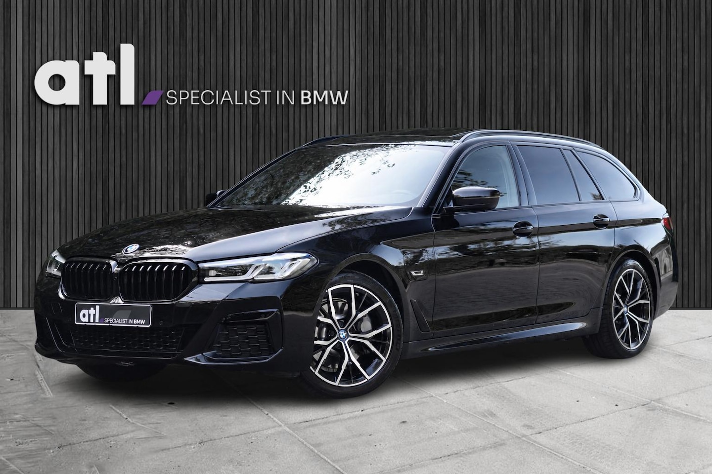 BMW 5-serie Touring - 530e xDrive High Executive M-Pakket | Pano | Elektr. Stoel Mem | Keyless | Grootlichtassis - AutoWereld.nl