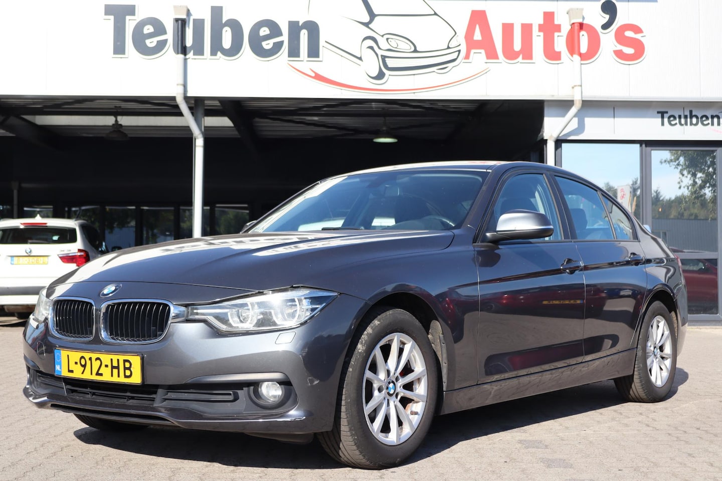 BMW 3-serie - 316d Corporate Lease Essential | Automaat Bluetooth | Cruise control | Climate control | - AutoWereld.nl