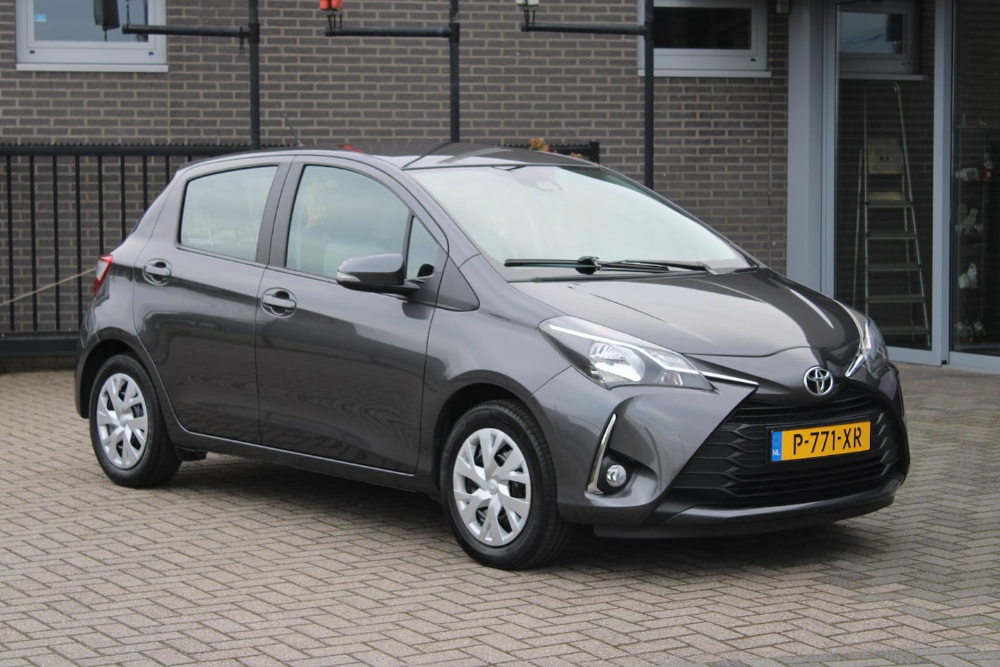 Toyota Yaris - 1.5 VVT-i Dynamic Trekhaak/Camera/Navi/Cruise - AutoWereld.nl
