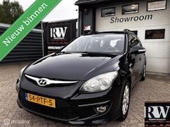 Hyundai i30 CW - 1.6i i-Motion *NAP*AIRCO*TREKHAAK*PDC