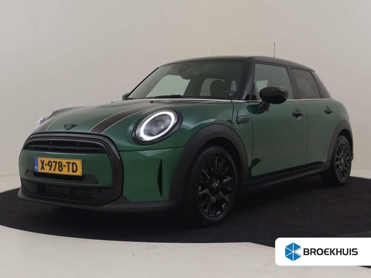 MINI 5-Deurs - 1.5 Cooper Camden Edition | Climate control | Cruise control | Navigatie | Parkeersensoren - AutoWereld.nl