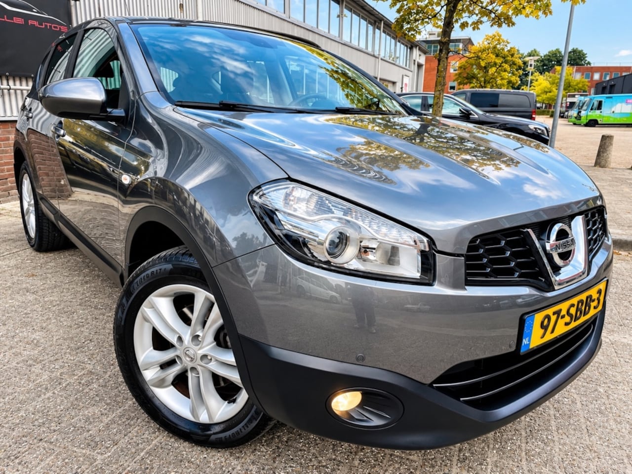 Nissan Qashqai - 2.0 Acenta AUTOMAAT NAVI 17'' LMV CV TREKHAAK - AutoWereld.nl