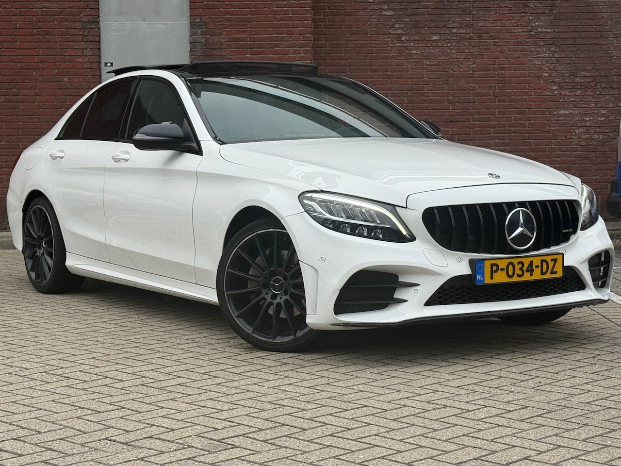 Mercedes-Benz C-klasse - 200 d Business Solution| DIGITALE COCKPIT | PANO | LEDER |AMG-PAKKET | - AutoWereld.nl