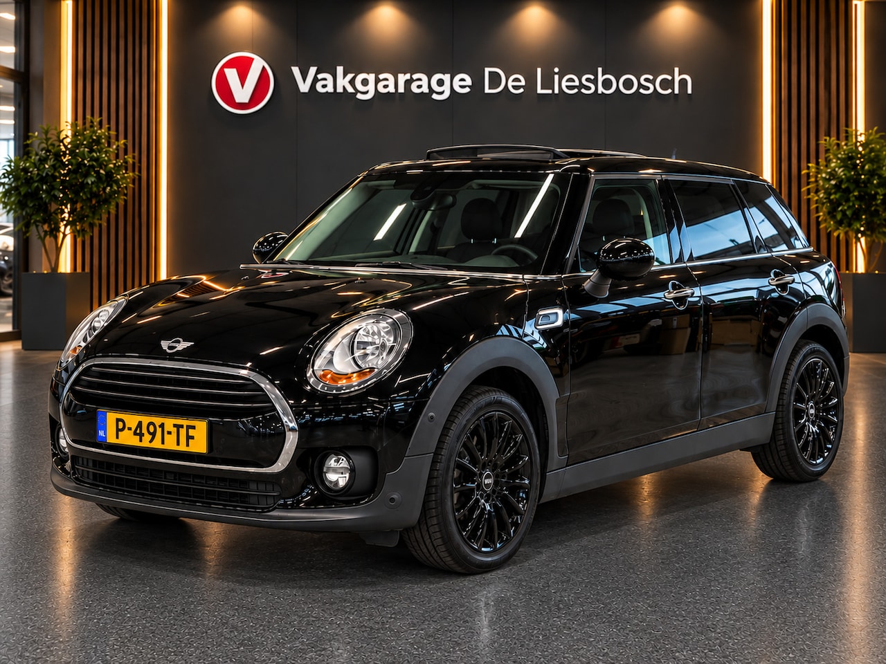 MINI Clubman - 1.5 Cooper Chili Serious Business/leer/navi/pano/stoelverw/boeken - AutoWereld.nl