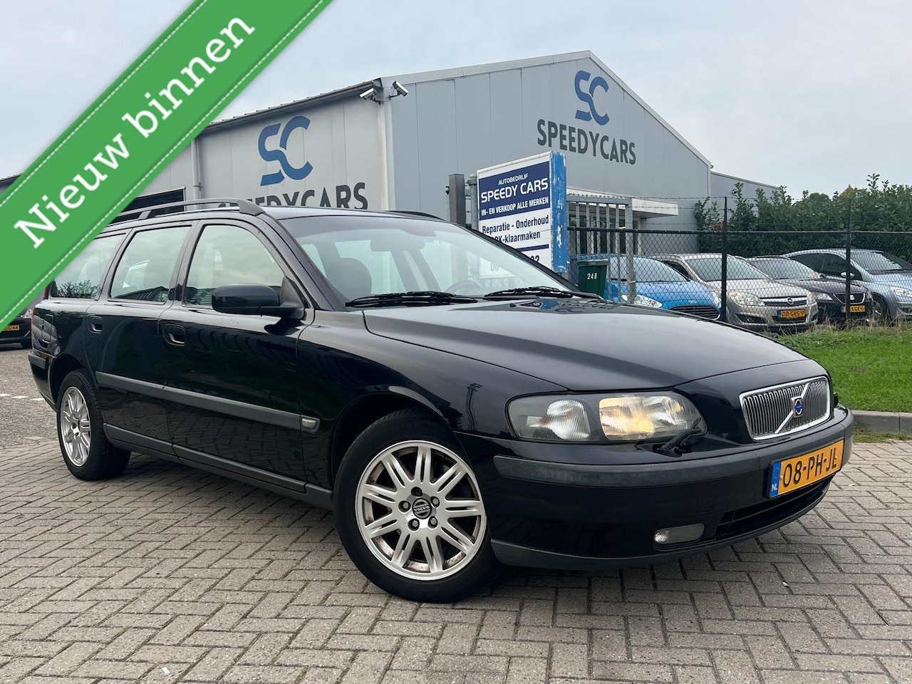 Volvo V70 - 2.4 Edition II Cruise Clima Trekhaak Zwart - AutoWereld.nl
