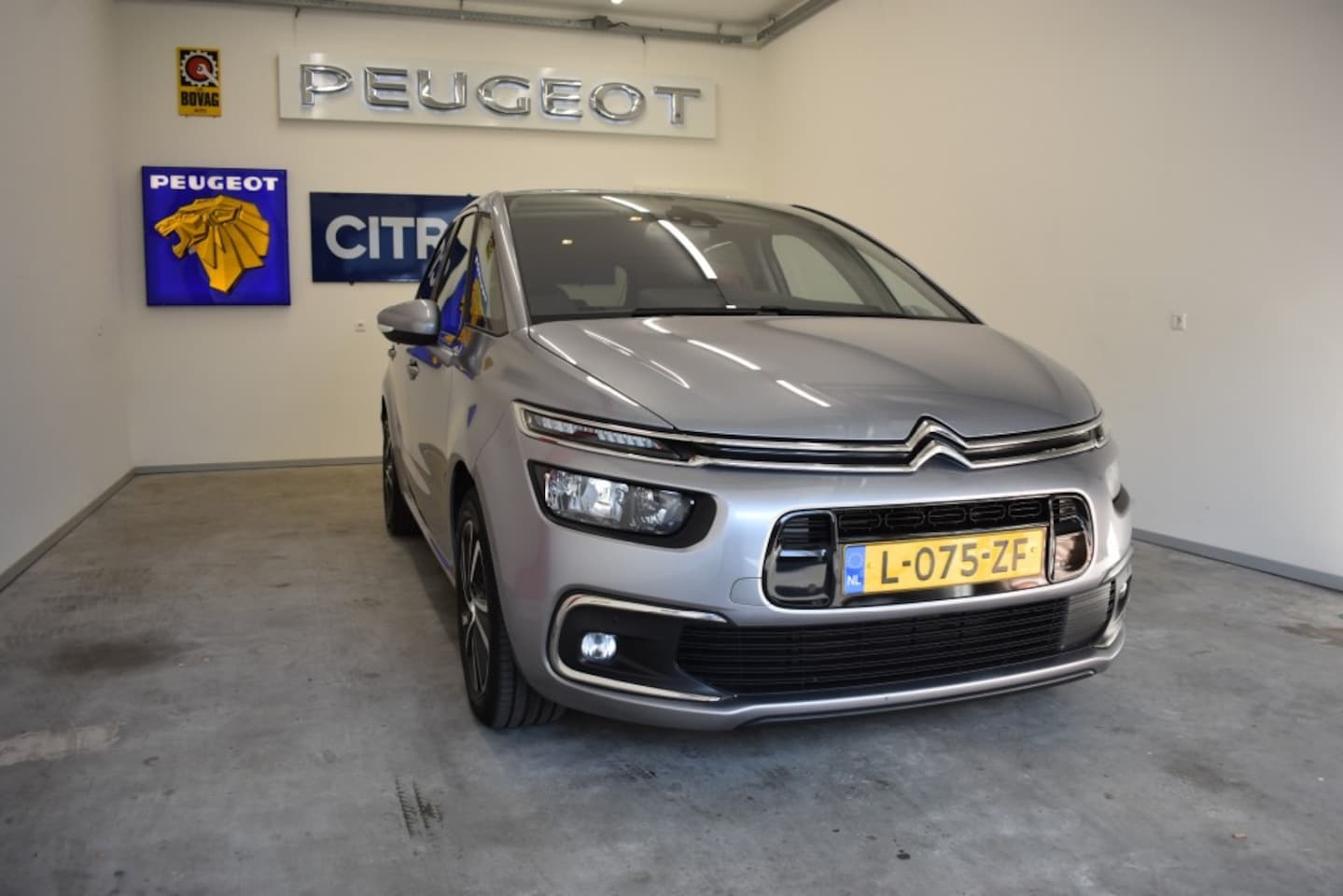 Citroën C4 SpaceTourer - 1.2 Spacetourer Automaat 65.000 Km. 130Pk. 1e eigenaar - AutoWereld.nl