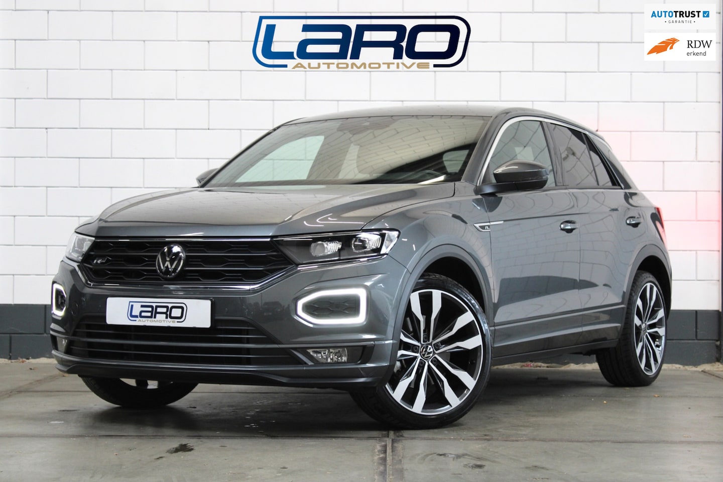 Volkswagen T-Roc - 1.5 TSI 3x R-Line | Trekhaak ACC LED Climate CarPlay Blindspot Stoelver. - AutoWereld.nl