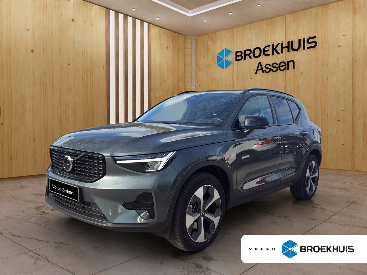 Volvo XC40 - 2.0 B4 Plus Dark | Harman Kardon | Stoel + Stuur Verwarming | Trekhaak | Camera | Keyless - AutoWereld.nl
