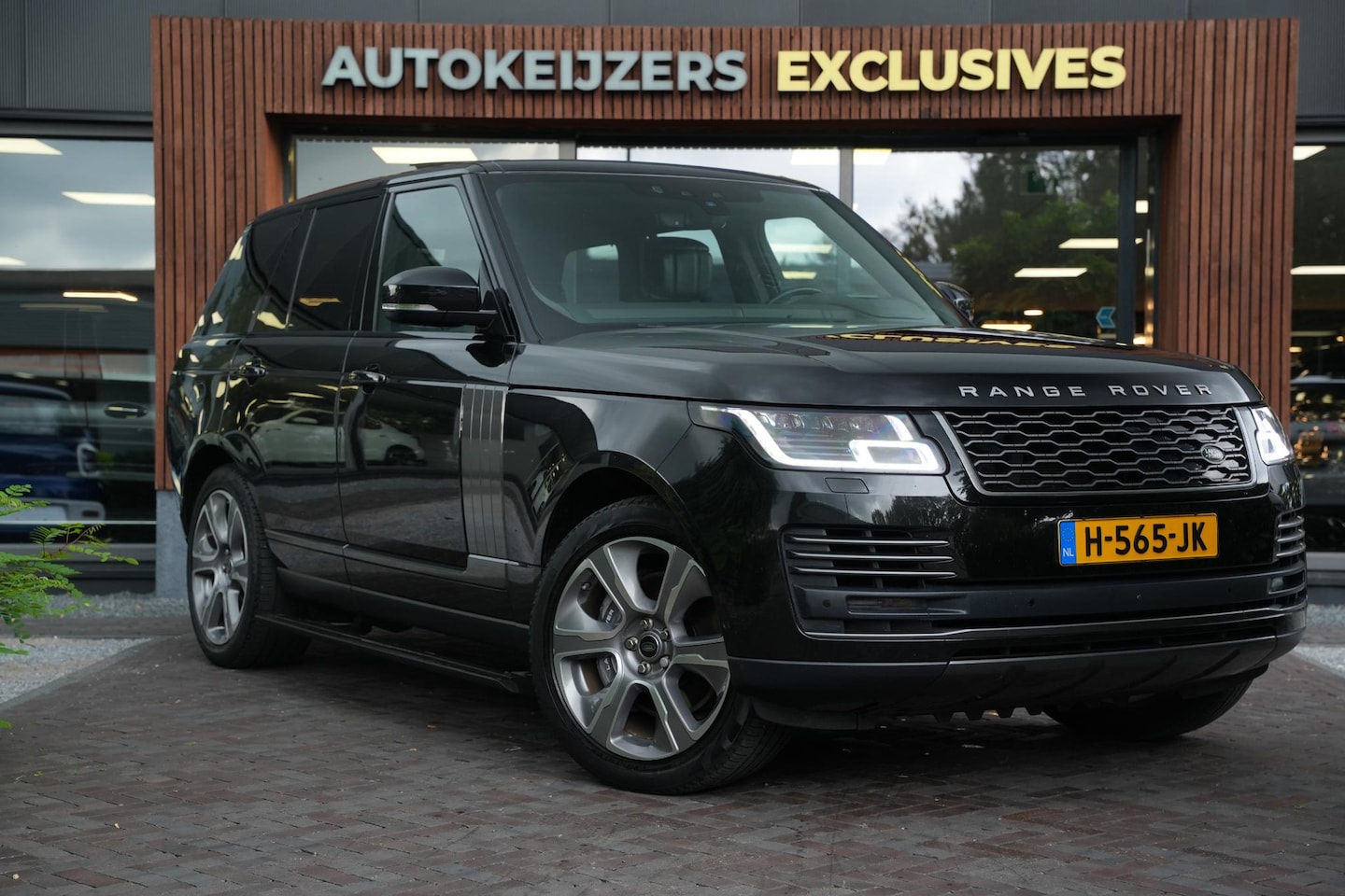 Land Rover Range Rover - 2.0 P400e Autobiography Pano Dealer onderhouden - AutoWereld.nl